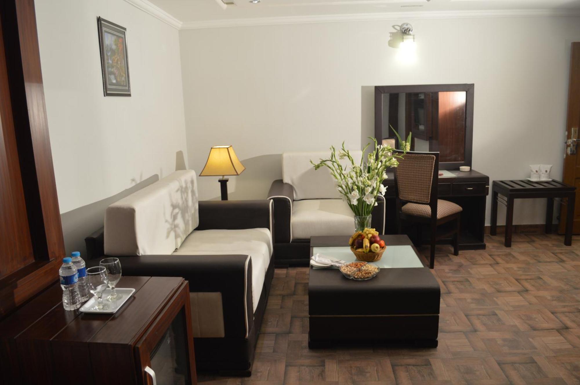 Fort Continental Hotel Péšávar Exteriér fotografie