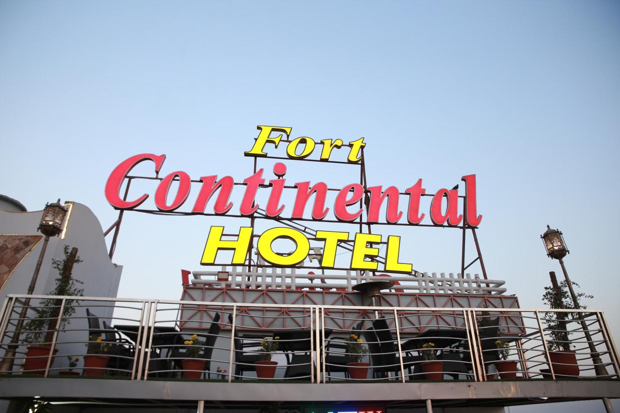 Fort Continental Hotel Péšávar Exteriér fotografie