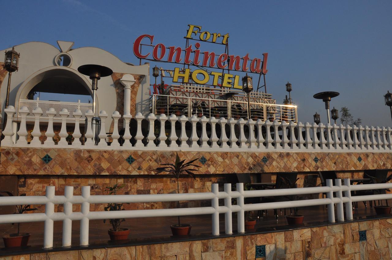 Fort Continental Hotel Péšávar Exteriér fotografie