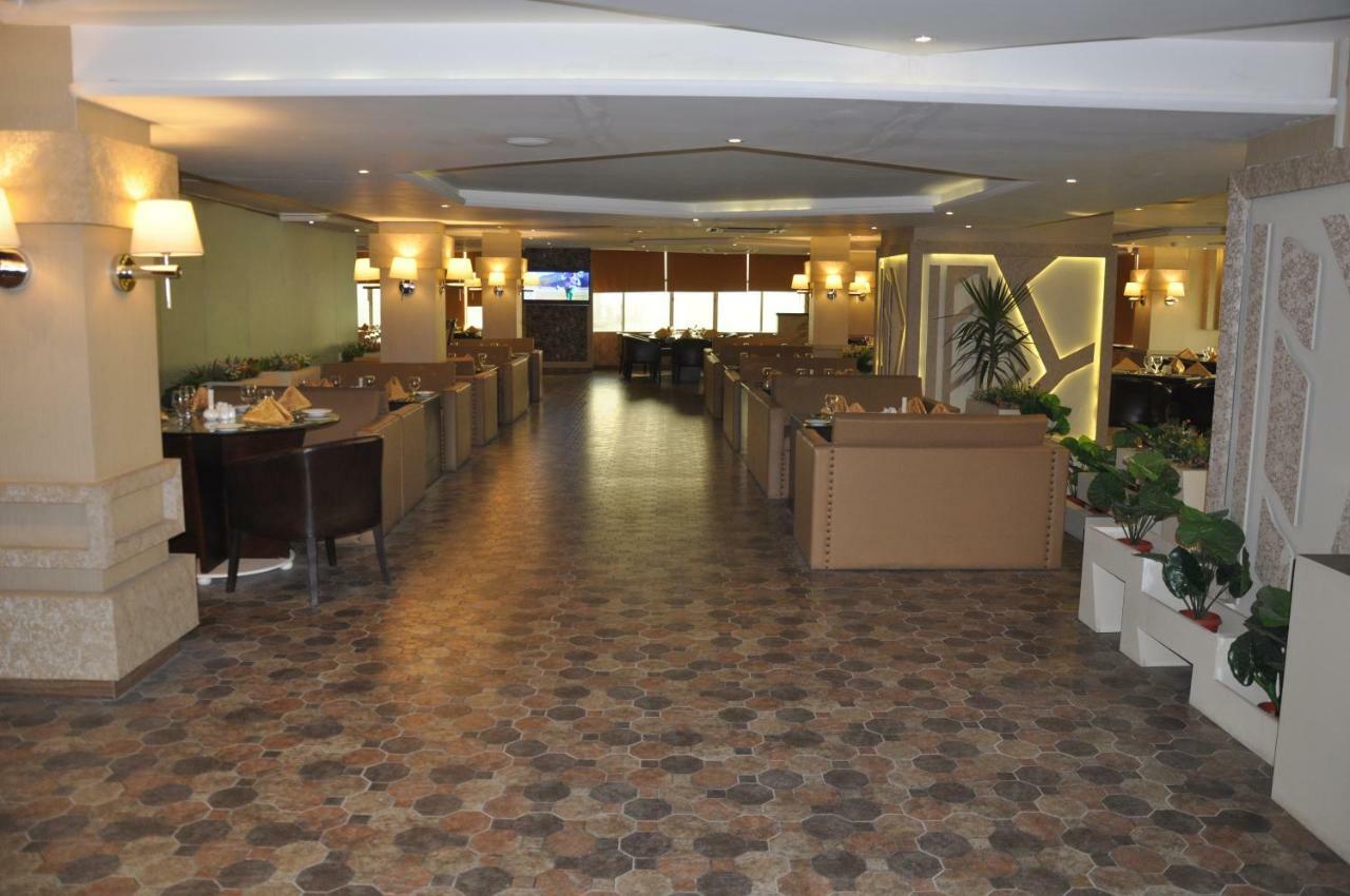 Fort Continental Hotel Péšávar Exteriér fotografie