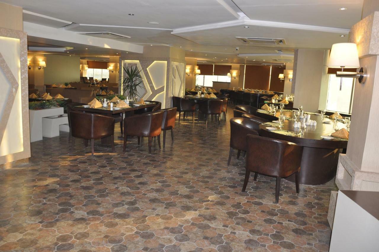 Fort Continental Hotel Péšávar Exteriér fotografie