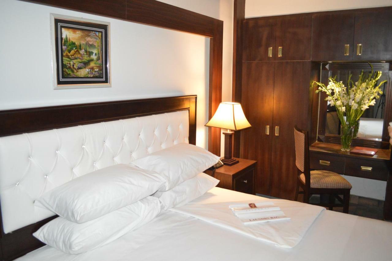 Fort Continental Hotel Péšávar Exteriér fotografie